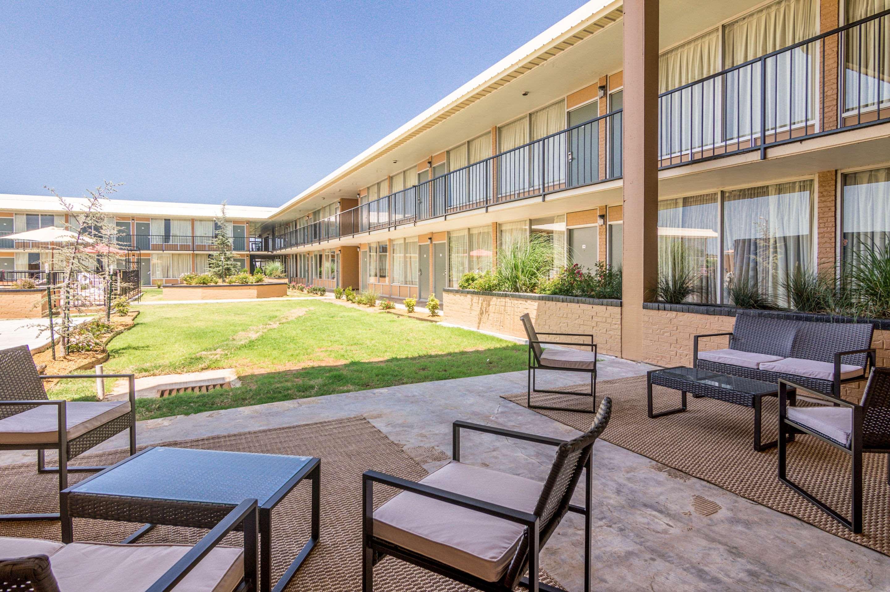 Quality Inn Shawnee I-40 Εξωτερικό φωτογραφία