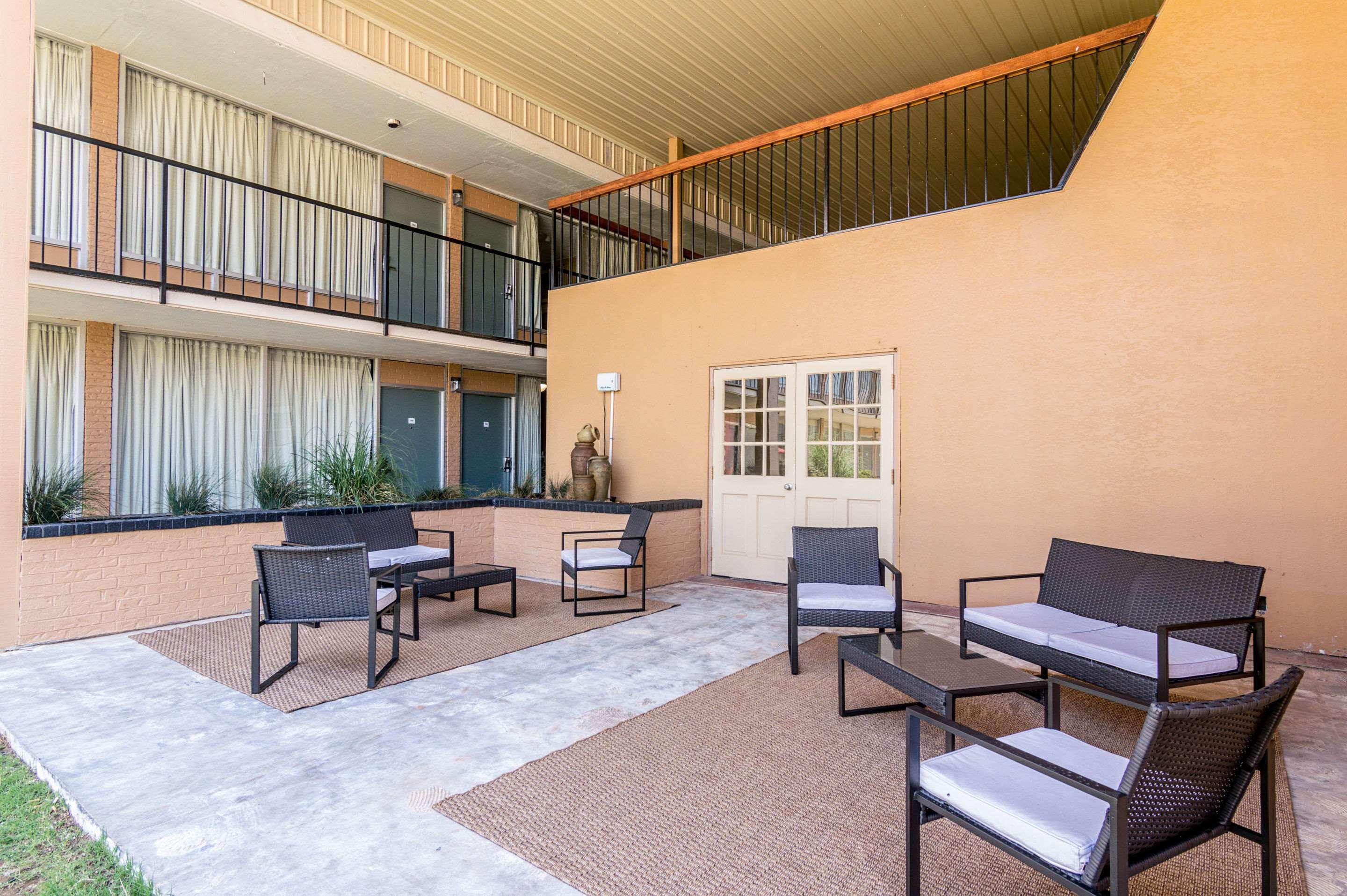Quality Inn Shawnee I-40 Εξωτερικό φωτογραφία