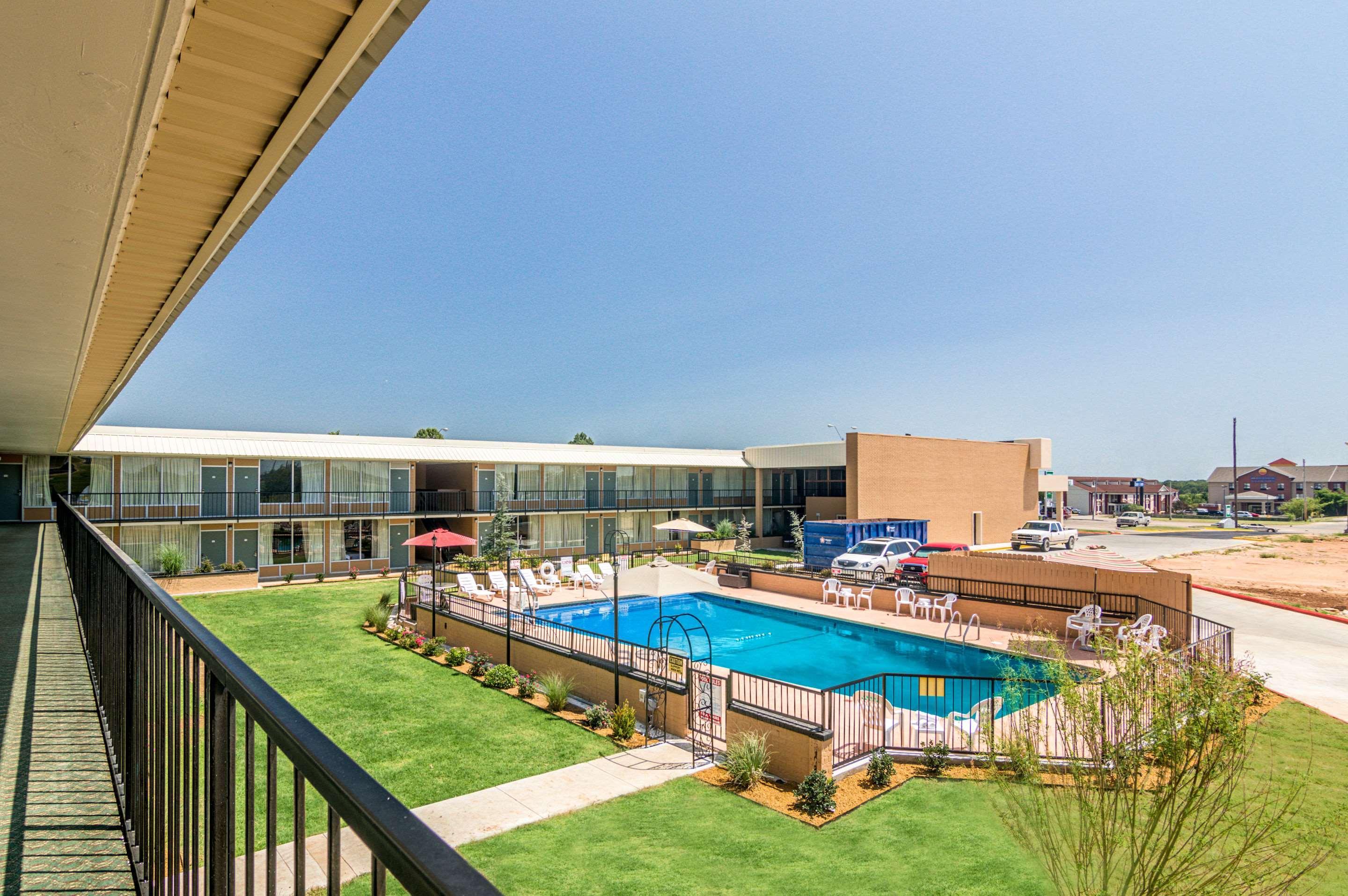 Quality Inn Shawnee I-40 Εξωτερικό φωτογραφία