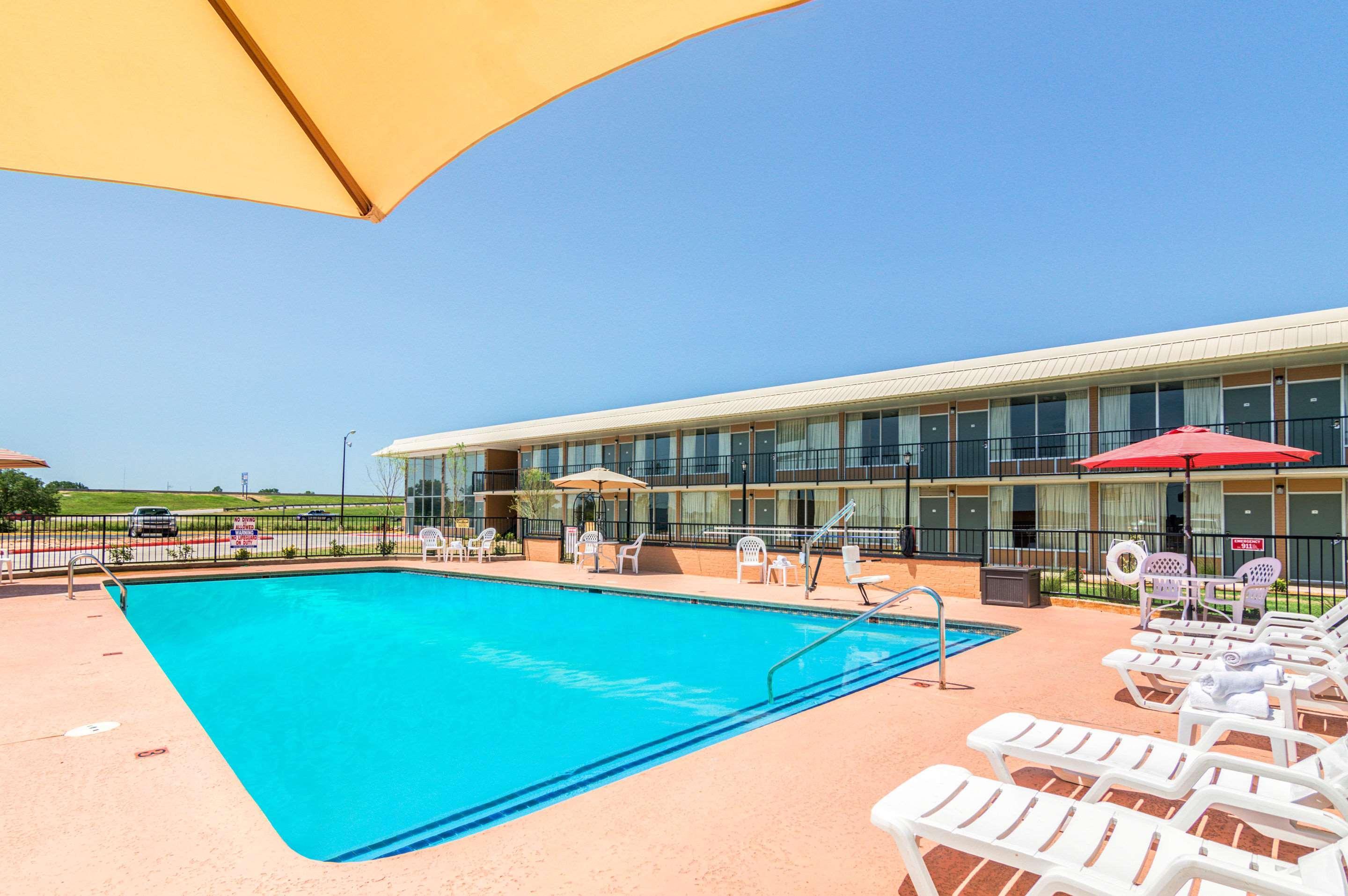 Quality Inn Shawnee I-40 Εξωτερικό φωτογραφία