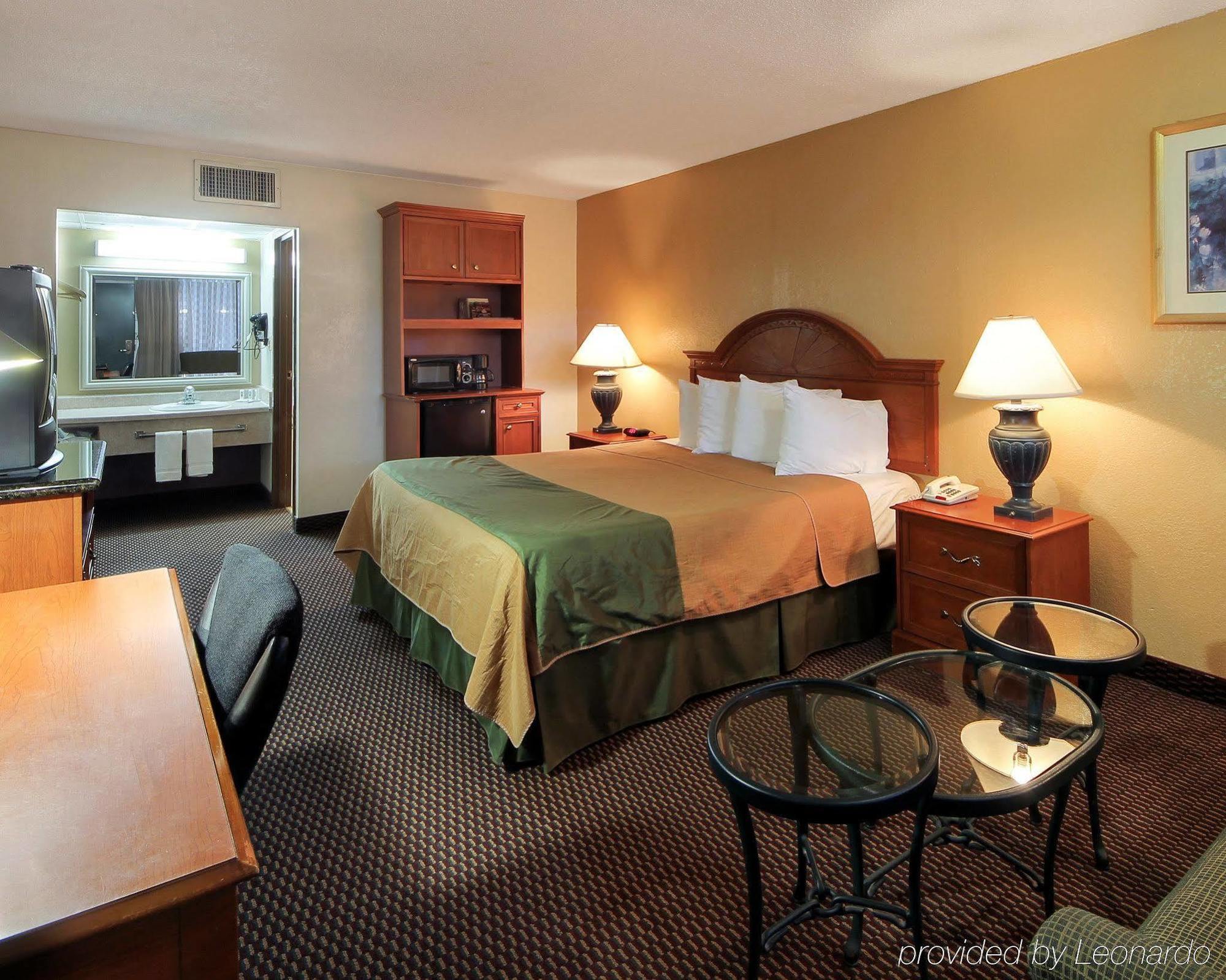 Quality Inn Shawnee I-40 Εξωτερικό φωτογραφία