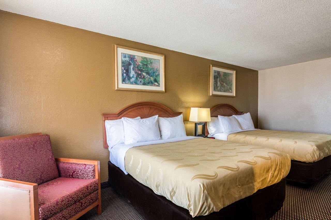 Quality Inn Shawnee I-40 Εξωτερικό φωτογραφία