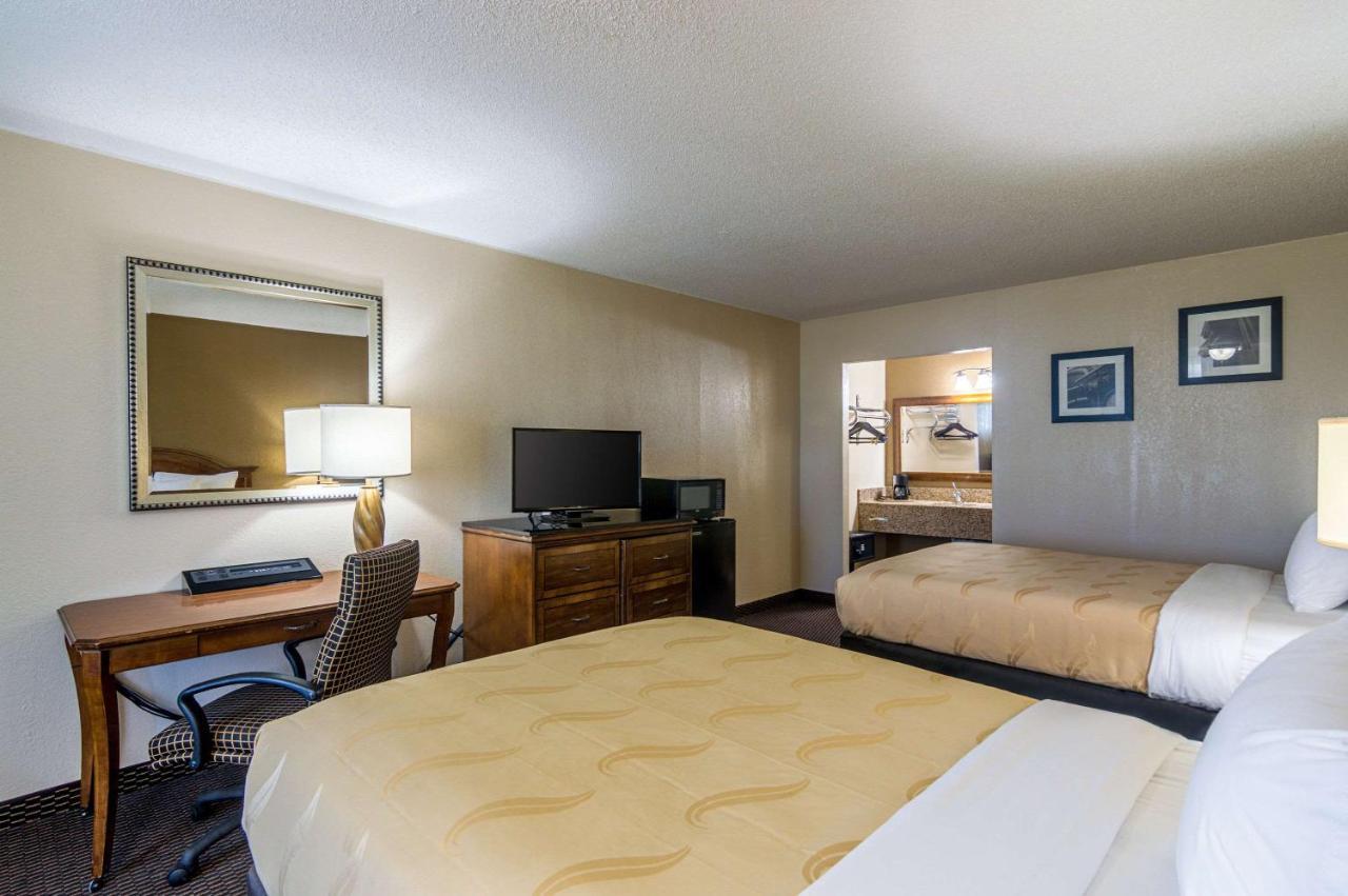 Quality Inn Shawnee I-40 Εξωτερικό φωτογραφία