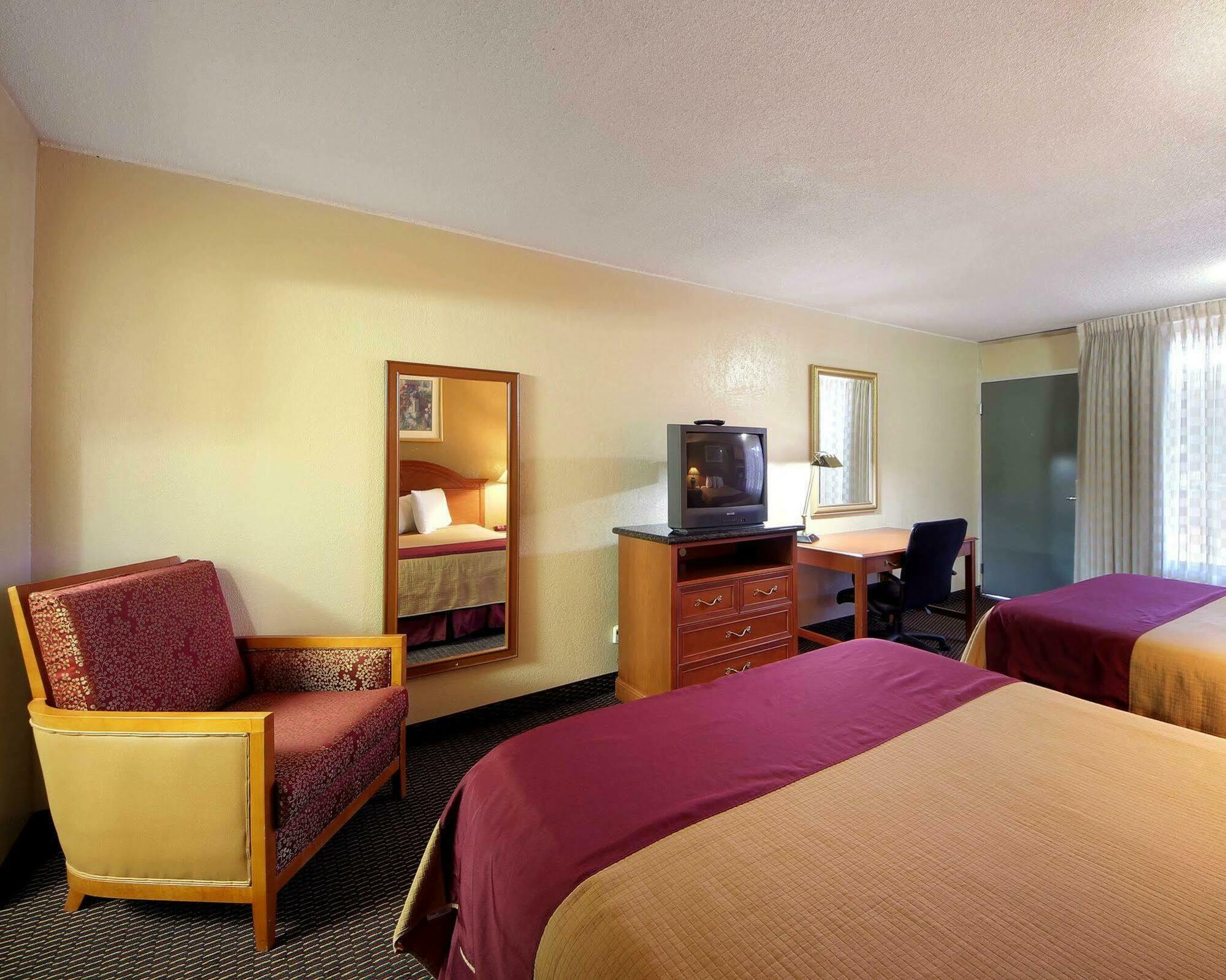 Quality Inn Shawnee I-40 Εξωτερικό φωτογραφία
