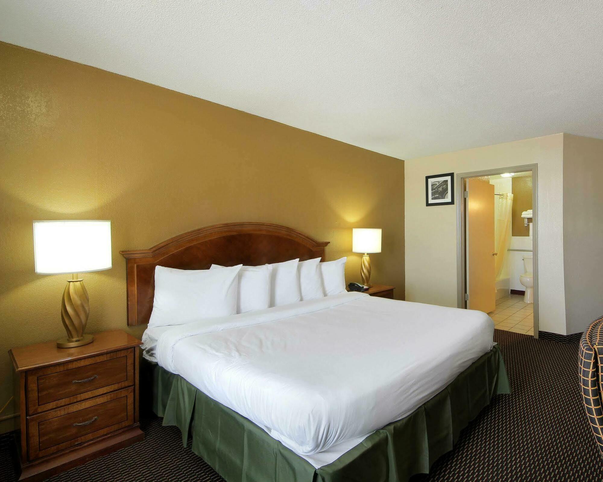 Quality Inn Shawnee I-40 Εξωτερικό φωτογραφία